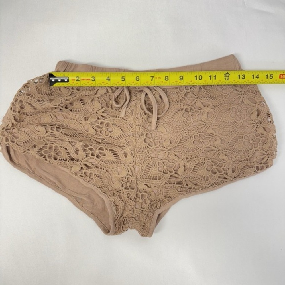 POL Women's Lace Floral Open Knit Crochet Micro Shorts Small Beige - Picture 6 of 6